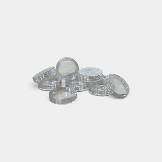 Capsule de 7ml de CBD sur fond blanc